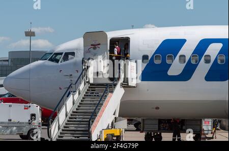 2 juillet 2019, Moscou, Russie. L'échelle de l'avion Utair Boeing 737 à l'aéroport international de Vnukovo. Banque D'Images