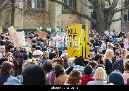 Bristol, Royaume-Uni. 21 mars 2021. Des centaines de manifestants se réunissent au College Green de Bristol pour protester contre les projets du gouvernement visant à introduire une législation qui limitera certaines manifestations. Bristol, Royaume-Uni. 21 mars 2021. Credit: Redorbital Photography/Alamy Live News Banque D'Images