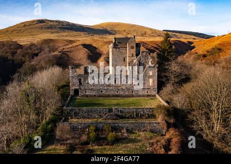 Château Campbell château médiéval situé au-dessus de la ville de Dollar, Clackmannanshire, centre de l'Écosse, Royaume-Uni (fermé pendant l'enfermement de Covid-19) Banque D'Images