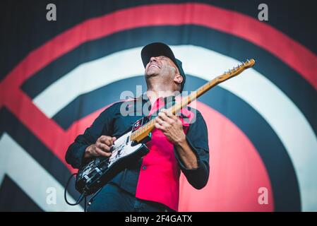 ITALIE, FIRENZE 2017: Tom Morello, guitariste du super groupe américain de rap/rock prophètes de rage (composé de membres de rage contre la machine, Cypress Hill et public Enemy), en live sur scène. Banque D'Images