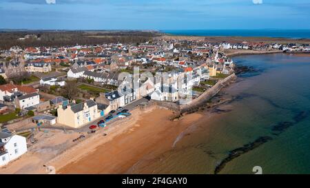 Vue aérienne du village d'Elie sur le Neuk est de Fife, en Écosse, au Royaume-Uni Banque D'Images