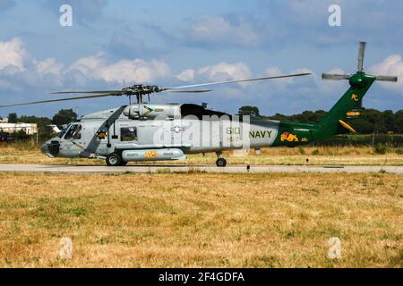 HÉLICOPTÈRE Seahawk SH-60 de la Marine AMÉRICAINE de l'USS Truman décollage à la base navale d'Hyères, France - 13 juin 2010 Banque D'Images