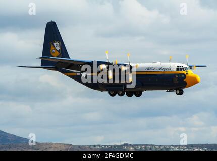 États-Unis Marines C-130 Hercules Fat Albert des Blue Angels arrivant à la base aérienne de Miramar Marine corps. Californie, États-Unis - 15 octobre 2006 Banque D'Images