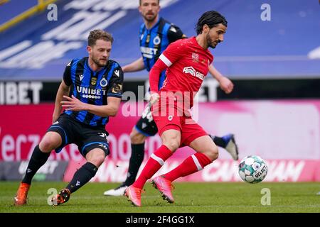 BRUGES, BELGIQUE - MARS 21: Mats Rits du Club Brugge et Lior Refaelov de Royal Anvers lors du match Jupiler Pro League entre Club Brugge et FC Banque D'Images