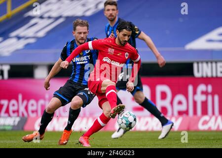 BRUGES, BELGIQUE - MARS 21: Mats Rits du Club Brugge et Lior Refaelov de Royal Anvers lors du match Jupiler Pro League entre Club Brugge et FC Banque D'Images