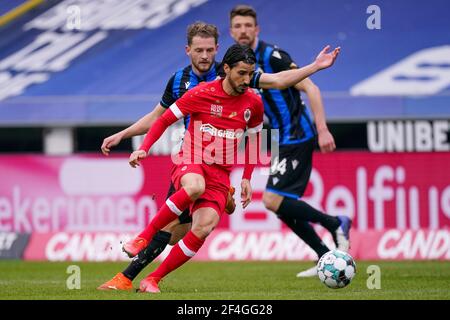 BRUGES, BELGIQUE - MARS 21: Mats Rits du Club Brugge et Lior Refaelov de Royal Anvers lors du match Jupiler Pro League entre Club Brugge et FC Banque D'Images