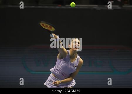 Saint-Pétersbourg, Russie. 21 mars 2021. Margarita Gasparyan de Russie en action pendant le tournoi de tennis Trophée 2021 de Saint-Pétersbourg dernier match contre Daria Kasatkina de Russie à Sibur Arena. Crédit : SOPA Images Limited/Alamy Live News Banque D'Images