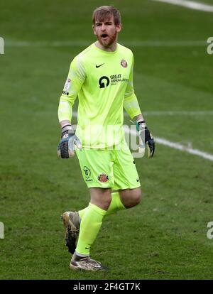 Lee Burge, gardien de but du Sunderland, lors du match de la Sky Bet League One au stade de Light, Sunderland. Date de la photo: Samedi 20 mars 2021. Banque D'Images