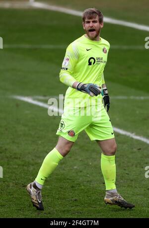 Lee Burge, gardien de but du Sunderland, lors du match de la Sky Bet League One au stade de Light, Sunderland. Date de la photo: Samedi 20 mars 2021. Banque D'Images