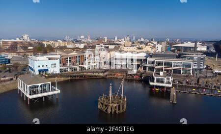 Vue aérienne de Mermaid Quay dans la baie de Cardiff, Cardiff, pays de Galles. Banque D'Images