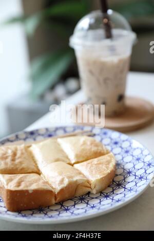 Toast de Taiwan avec thé au lait de taïwan, nourriture taïwanaise Banque D'Images