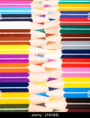 Arrière-plan des crayons de couleur entrecoupé Banque D'Images