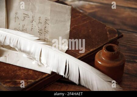 Ancienne lettre manuscrite vintage avec encre et plumes Banque D'Images