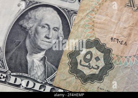 50 piastres d'Égypte et 1 dollar US pour objectif de conception Banque D'Images