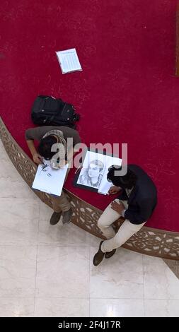 basra, irak- 16 mars 2017: photo de haut de page de l'atelier d'esquisse d'art dans times square de la ville de basra Banque D'Images