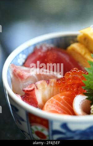 Kaisen don , bol de riz aux fruits de mer cuisine japonaise Banque D'Images