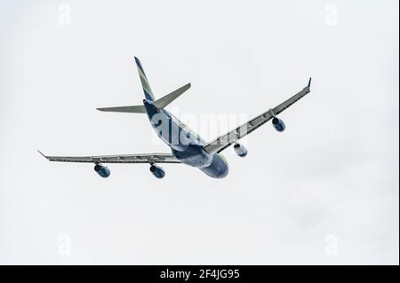 Hoersching, autriche, 20 mars 2021, Airbus A340, 9h-SUN exploité par Hi Fly est décollage à l'aéroport de linz Banque D'Images