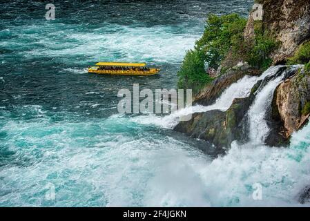 Rheinfall - la plus grande cascade d'Europe près de Schaffhausen in Suisse Banque D'Images