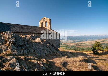 La chapelle romaine de Santa Maria de Belloc (notre-Dame-de-Belloc), Dorres, vallée de la Cerdagne, Pyrénées-Orientales (66), région occitanie, France Banque D'Images