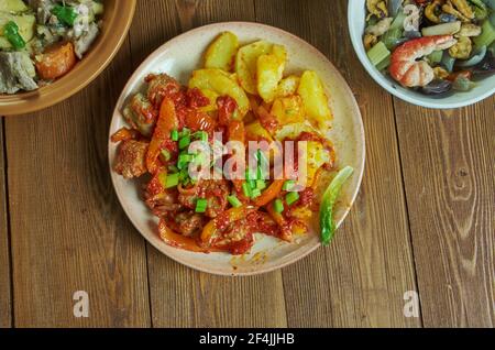 Katuv sleh - plat tchèque, la viande est frite dans une poêle et plus tard est cuit à la vapeur avec des ingrédients. Banque D'Images