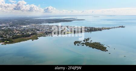 Vue aérienne de Raby Bay et Cleveland dans le Queensland, en Australie. Banque D'Images