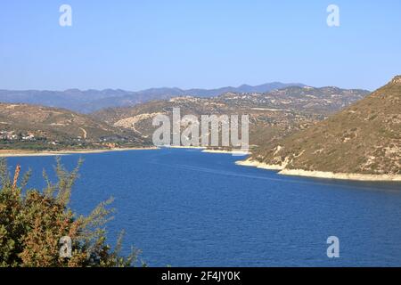 Le réservoir de Kouris, à 15 km de Limassol, Chypre Banque D'Images