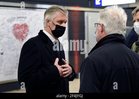 Roi Philippe - Filip de Belgique photographié lors d'une cérémonie À la station de métro Maalbek - Maelbeek pour commémorer le 2016 attentats terroristes à Bruxelles Banque D'Images