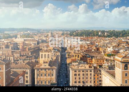 Paysage urbain de Rome, panorama de la vieille ville européenne, centre historique, vue du toit du monument à Vittorio Emanuele II Banque D'Images