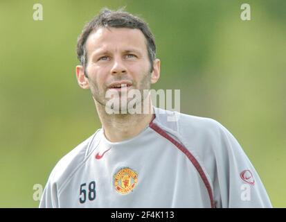 MAN UTD ENTRAÎNEMENT À CARRINGTON POUR LA FINALE DE LA COUPE FA AVEC ARSENAL LE SAMEDI RYAN GIGGS 18/5/2005 PHOTO DAVID ASHDOWNFA CUVETTE Banque D'Images