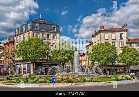 Place du Mandarous, au centre de Millau, commune dans le département de l'Aveyron, région occitanie, France Banque D'Images