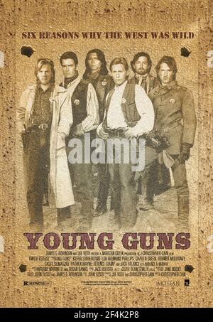 JEUNES CANONS (1988), dirigé par CHRISTOPHER CAIN. Copyright : usage éditorial uniquement. Aucune couverture de merchandising ou de livre. Il s'agit d'un document distribué publiquement. Droits d'accès uniquement, aucune licence de copyright fournie. Uniquement à reproduire en même temps que la promotion de ce film. Crédit : FOX / Album DU XXE SIÈCLE Banque D'Images