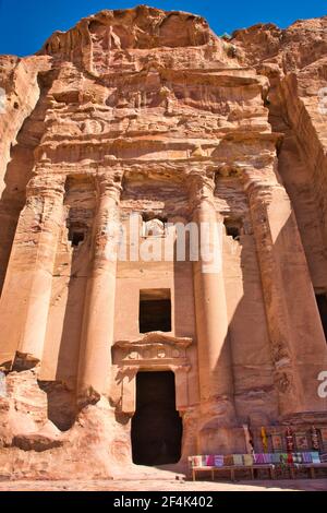 PETRA, JORDANIE - 03 mars 2020 : Petra, Jordanie, 2020 mars : vue de façade sur la tombe de l'Oun à Petra, Jordanie Banque D'Images