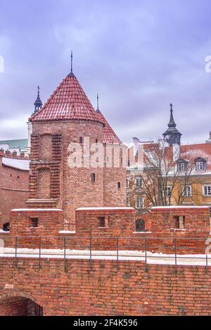 Pologne, Varsovie : fragment de la structure défensive médiévale entourant la partie historique de la capitale polonaise. Banque D'Images