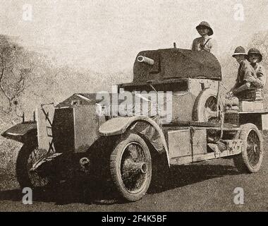 WWI - une photo du premier magazine de l'époque montrant les troupes britanniques en Afrique de l'est patrouiller dans une voiture « axim Motor » avec mitrailleuse montée. Banque D'Images