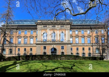 Kunsthalle K21 musée d'art à Ständehaus, façade extérieure avec parc, Düsseldorf, Allemagne Banque D'Images