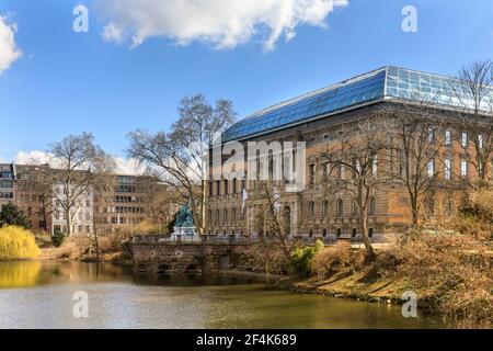 Kunsthalle K21 musée d'art à Ständehaus, façade extérieure avec parc, Düsseldorf, Allemagne Banque D'Images