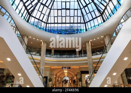 Centre commercial intérieur sur Königsallee, (court-circuit), célèbre quartier commerçant de Düsseldorf, Allemagne Banque D'Images