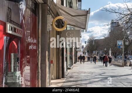 Königsallee, (Short), célèbre quartier commerçant de Düsseldorf, Allemagne Banque D'Images