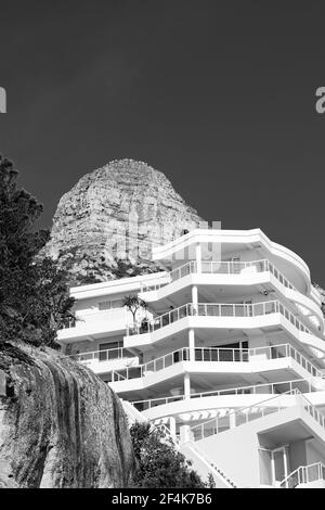 CAPE, AFRIQUE DU SUD - 05 janvier 2021 : vue sur les appartements de Bantry Bay au Cap en Afrique du Sud Banque D'Images