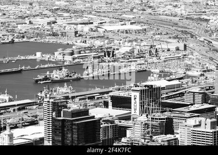 CAPE, AFRIQUE DU SUD - 05 janvier 2021: Cape Town, Afrique du Sud - 15 octobre 2019: Vue en hauteur du port de Cape Town en Afrique du Sud Banque D'Images