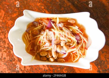 Salade d'arachides à la mangue, salade épicée pour la sauce Banque D'Images