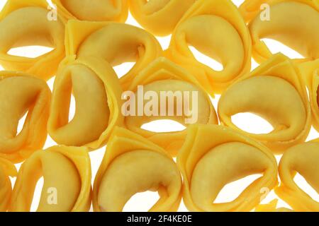 Tortellini artisanal prêt à cuisiner, cuisine traditionnelle, italie Banque D'Images