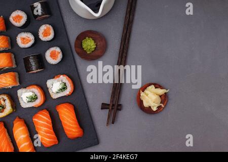 Ensemble de sushis maki Rolls vue de dessus Banque D'Images