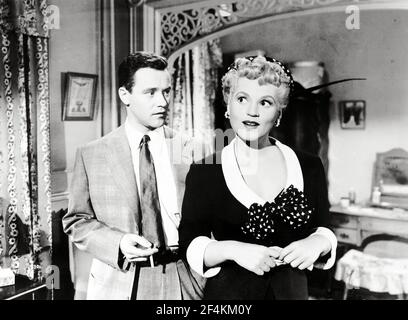 JUDY HOLLIDAY et JACK LEMMON dans CE DEVRAIT VOUS ARRIVER (1954), dirigé par GEORGE CUKOR. Crédit: PHOTOS de COLUMBIA / Album Banque D'Images