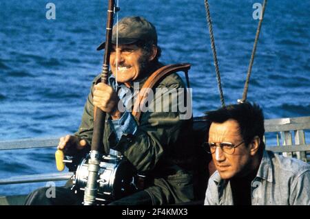 ROBERT SHAW et ROY SCHEIDER dans JAWS (1975), dirigé par STEVEN SPIELBERG. Crédit: Zanuck/Brown Productions/Universal Pictures / Album Banque D'Images