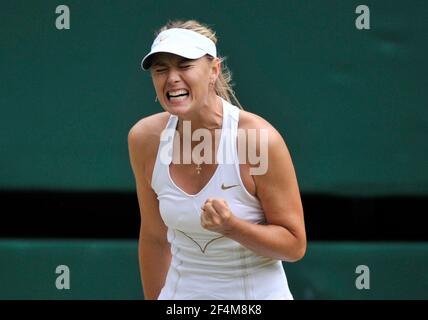 WIMBLEDON 2011. LA DEMI-FINALE DE LA FEMME. MARIA SHARAPOVA V SABINE LISICKI. 30/6/2011. PHOTO DAVID ASHDOWN Banque D'Images