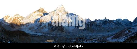 Vue panoramique en soirée du mont Everest isolée sur fond de ciel blanc de Kala Patthar, parc national de Sagarmatha, Khumbu walley, Solukhumbu, Népal Banque D'Images