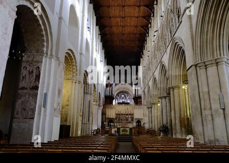 CHESTER, ROYAUME-UNI - 19 novembre 2017 : vue générale de la nef dans la cathédrale St Albans, St Albans, Royaume-Uni. Banque D'Images