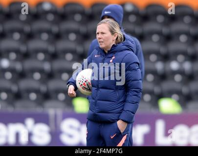 EDGWARE, ANGLETERRE - MARS 21: Rehanne Skinner Manager de Tottenham Hotspur femmes pendant FA Women's Spur League betweenTottenham Hotspur et Bristol ci Banque D'Images