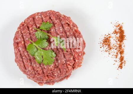 steak de bœuf haché cru Banque D'Images